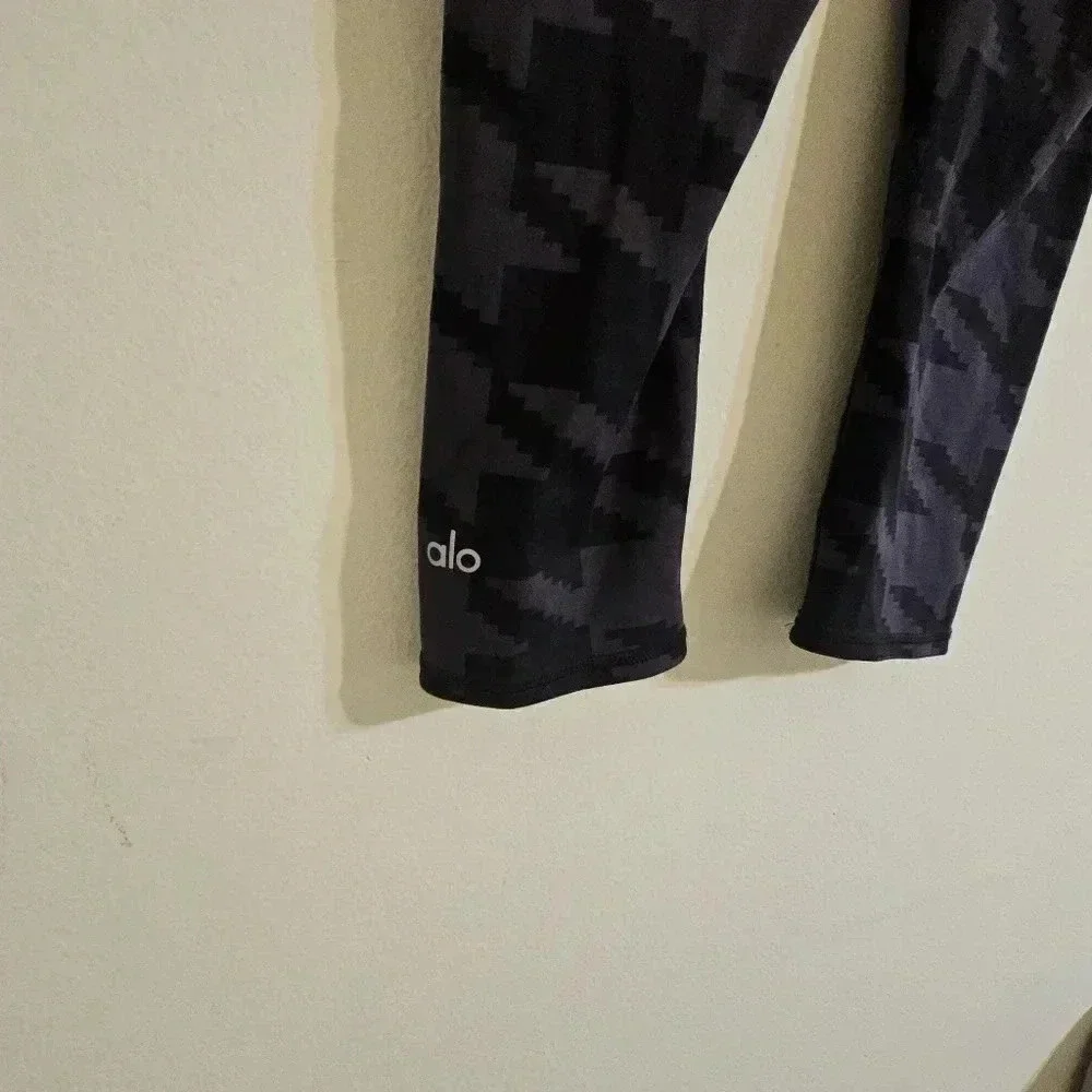 Alo Yoga Capri Leggings